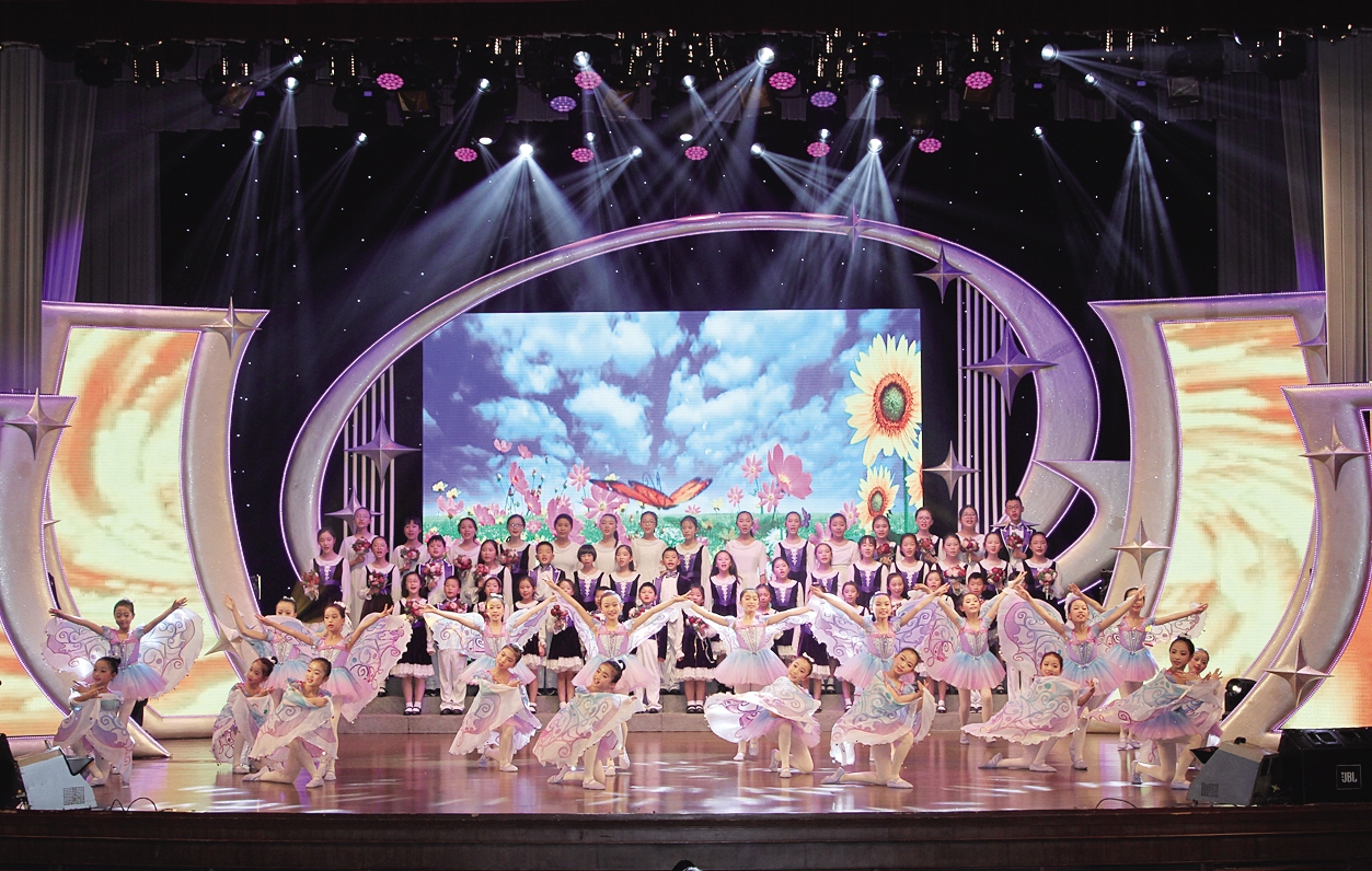 静安学生举行大型迎新文艺汇演-区政工作-新闻