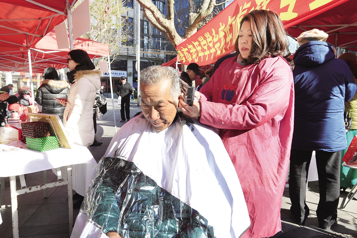 本区开展2017年党员奉献月专题党日活动 共建