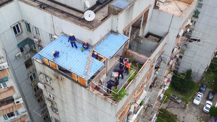 住宅小区楼顶私建阳光房,难拆?彭浦新村街道对