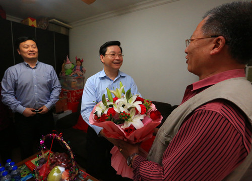 区领导重阳节前夕慰问老人-静安要闻-新闻中心