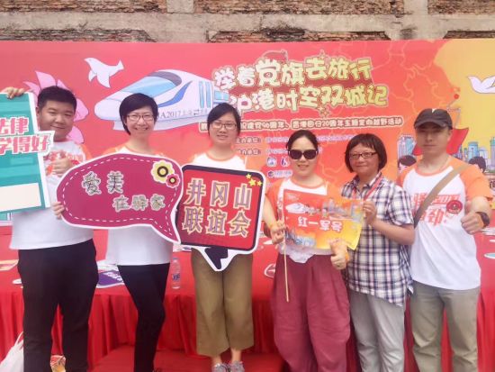 上海静安白领献礼中国共产党成立96周年及香