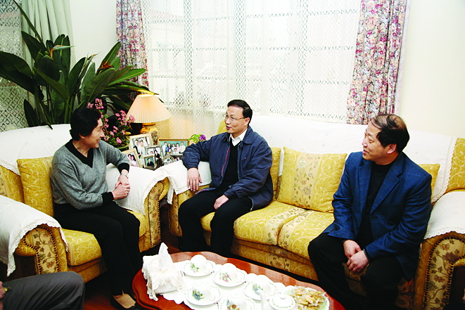 区委常委下基层听民声访民情