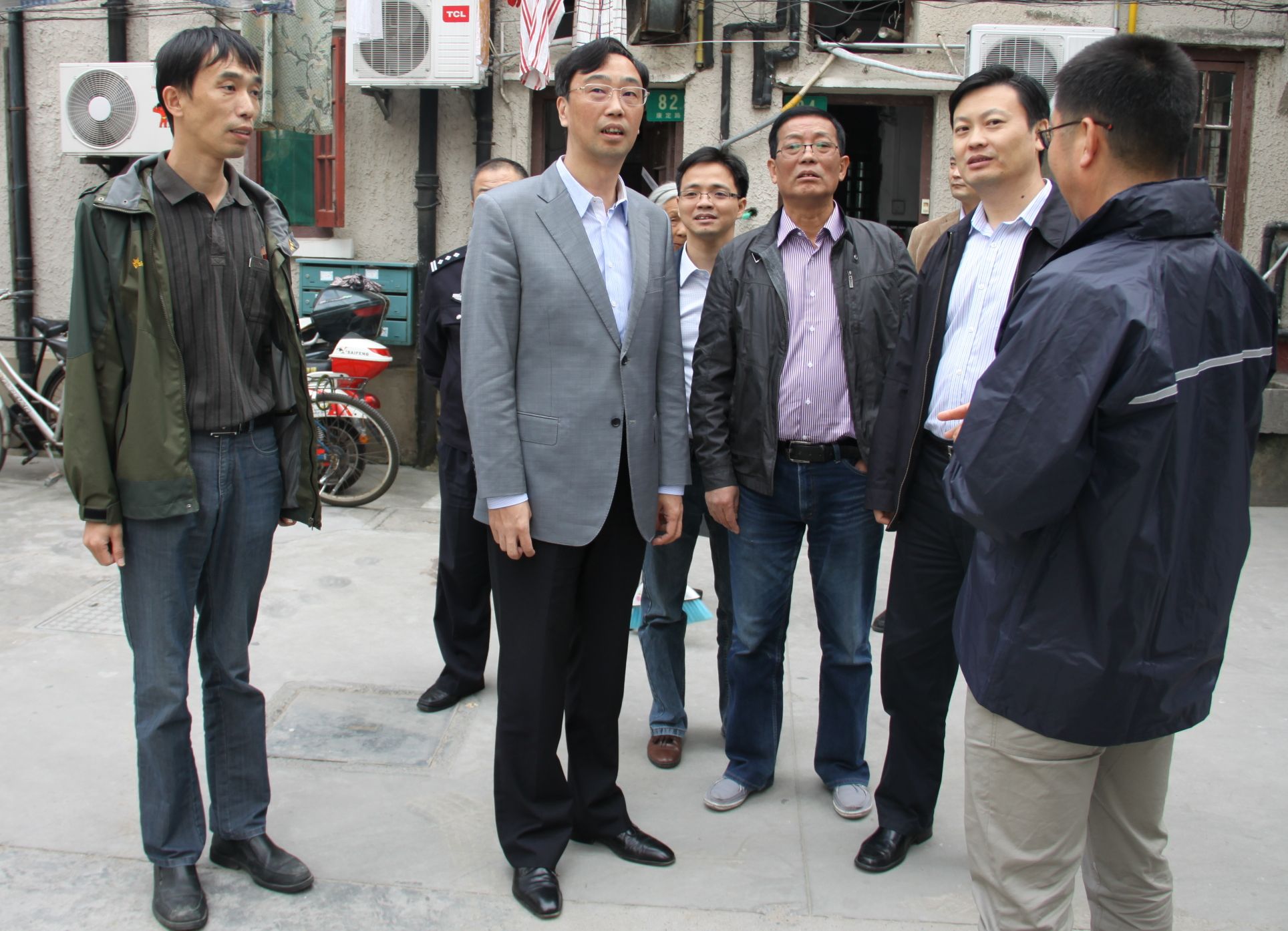 区委常委,政法委书记,区综治委主任凌惠康实地调研江宁路街道淮安里"