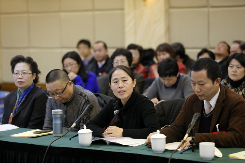 政协委员联组讨论