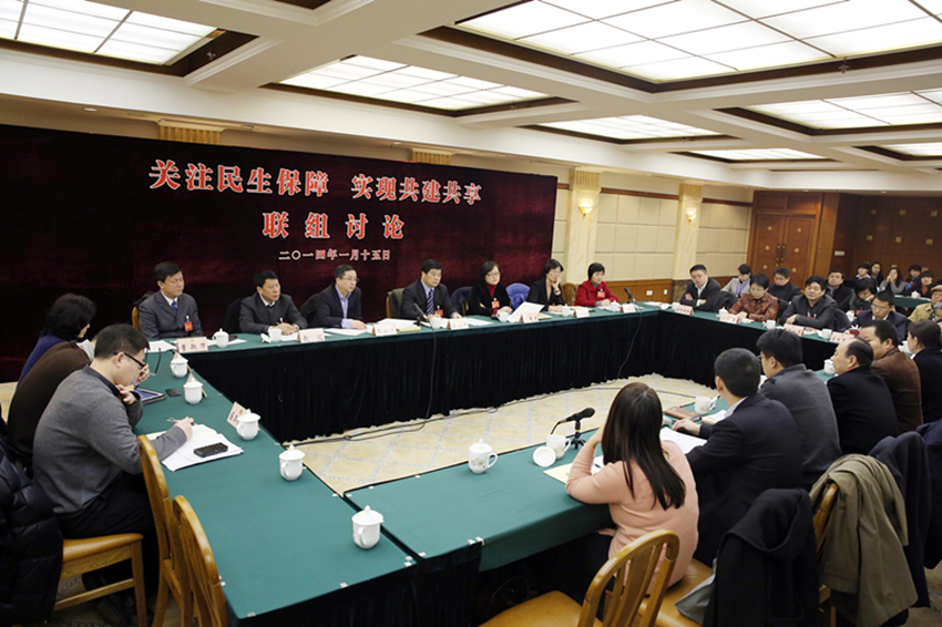 政协委员联组讨论
