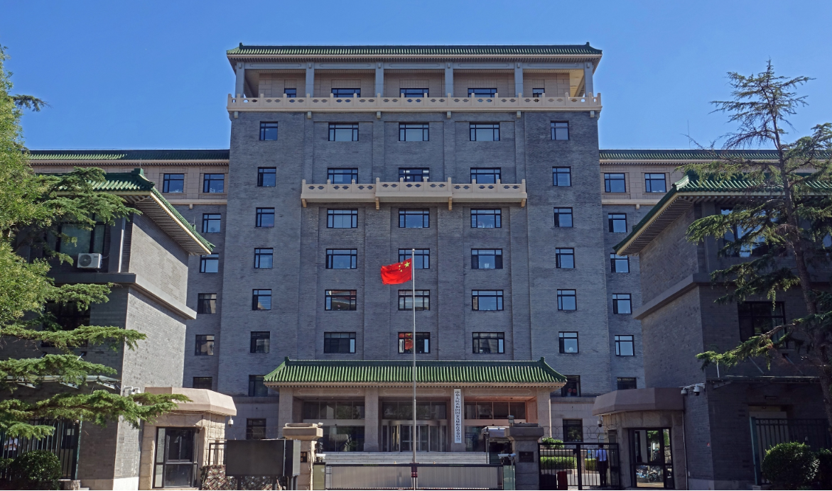 国家发展改革委主任郑栅洁主持召开座谈会 听取“十五五”时期国企民企协同发展意见建议