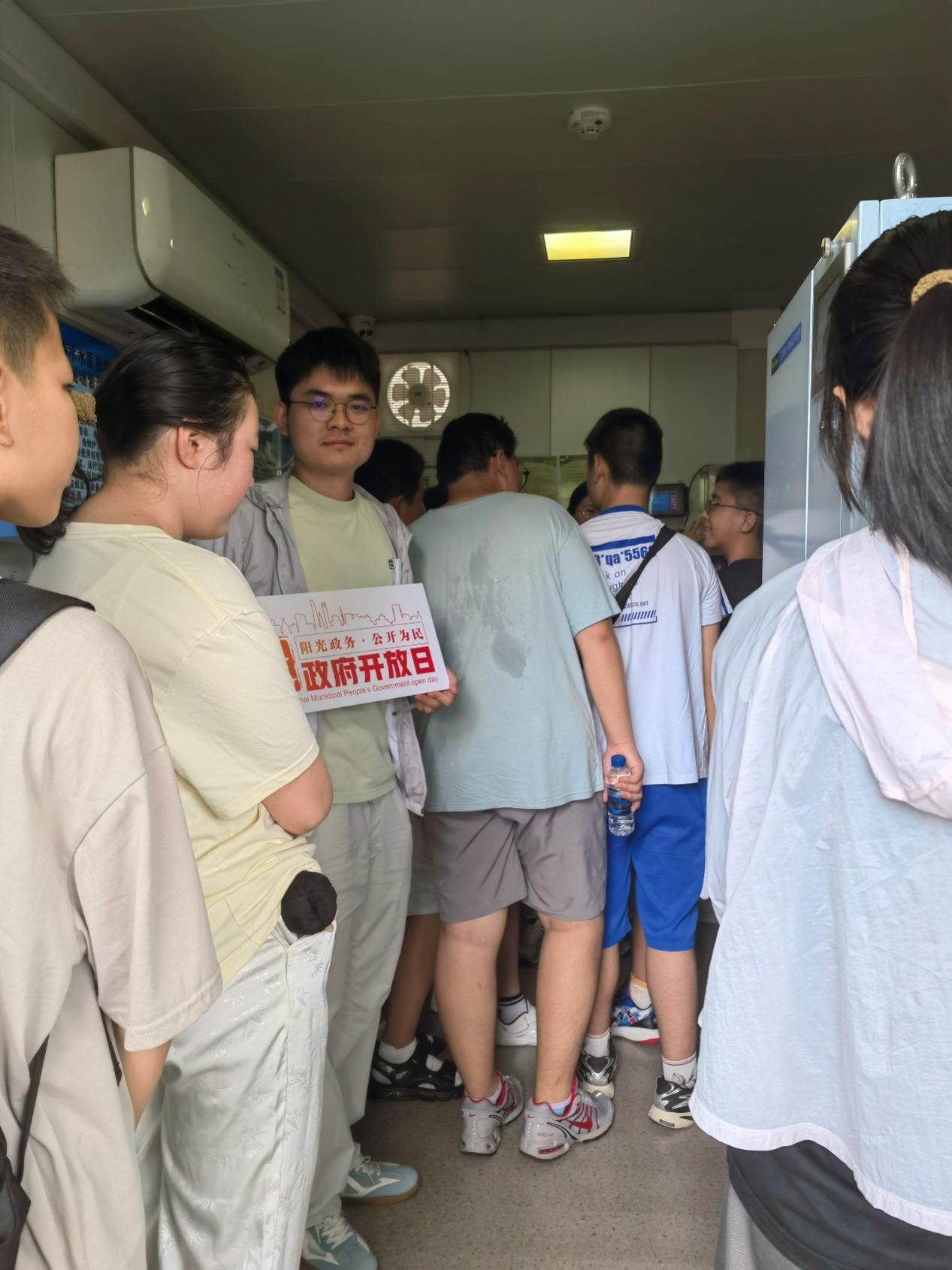 零距离探秘水质，手拉手共护美丽静安，静安区生态环境局开展“政府开放月”活动
