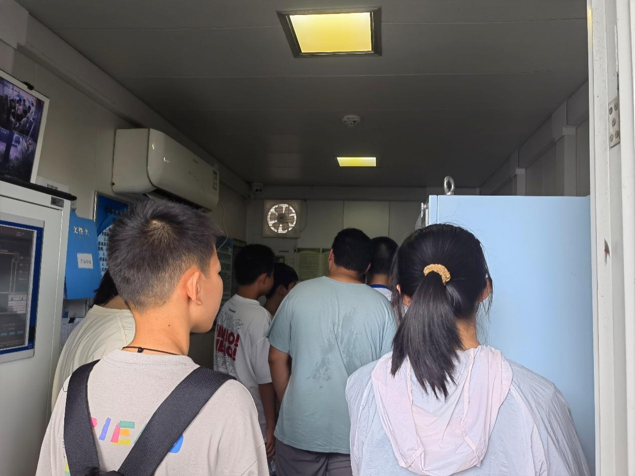 零距离探秘水质，手拉手共护美丽静安，静安区生态环境局开展“政府开放月”活动