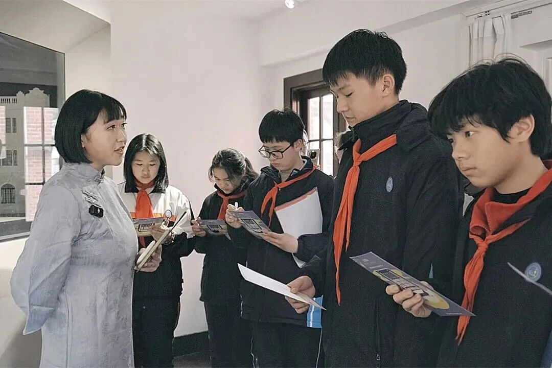 “静安红课堂”开课了！市一中学学子走进中央特科机关旧址，成为《修德坊的来客》首批“来访者”