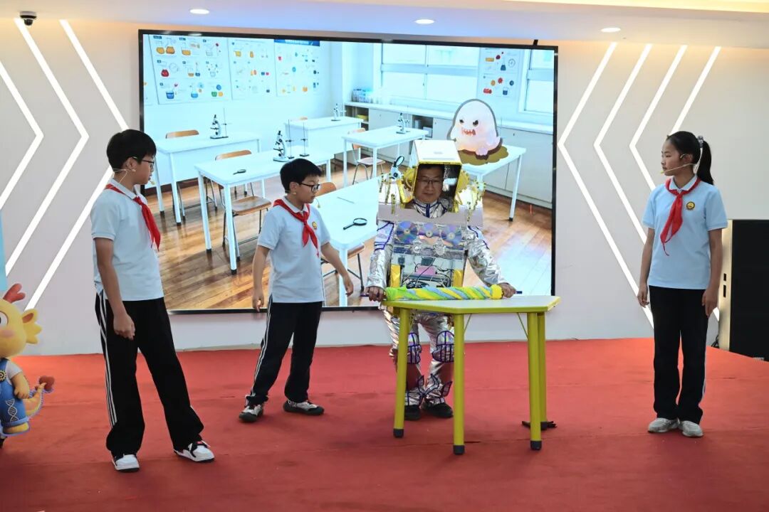 “看到了少年麦克斯韦的影子”!静安区青少年科技创新峰会落幕 “看到了少年麦克斯韦的影子”!静安区青少年科技创新峰会落幕