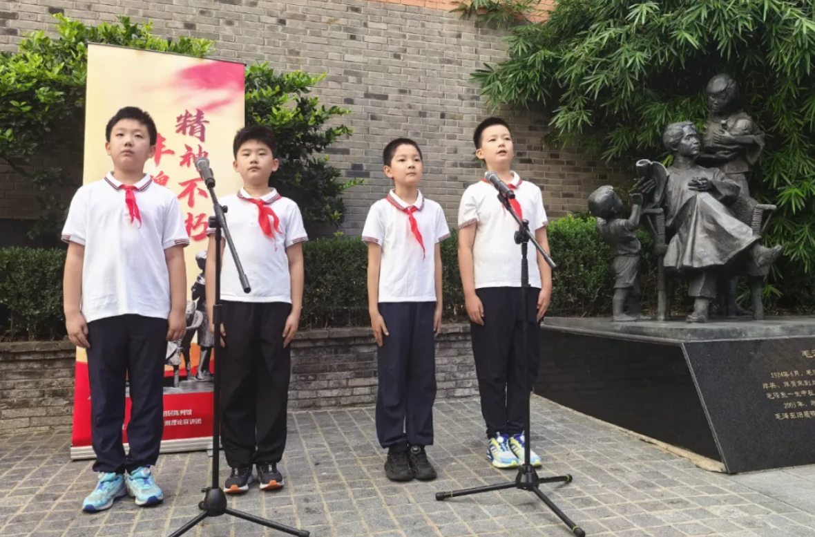 诵读诗词、敬献鲜花、读书分享,今天我们纪念毛泽东同志逝世50周年 诵读诗词、敬献鲜花、读书分享,今天我们纪念毛泽东同志逝世50周年