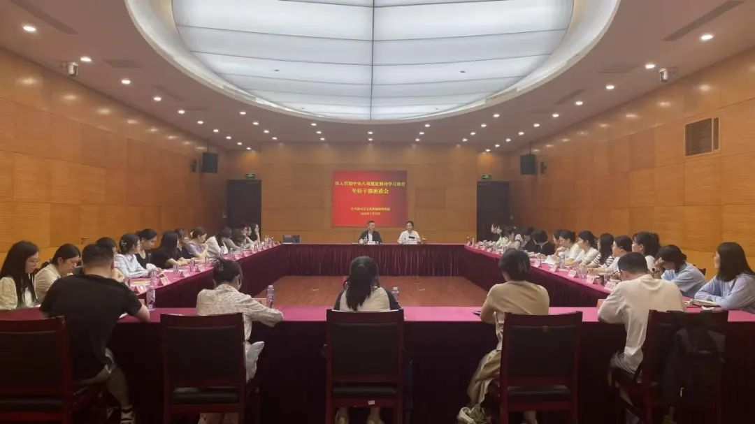 区文化旅游局召开深入贯彻中央八项规定精神学习教育年轻干部座谈会