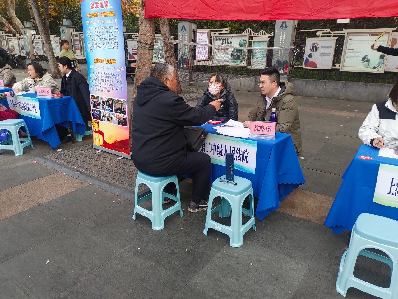 宪启未来 法润人心——共和新路街道开展宪法宣传周系列活动