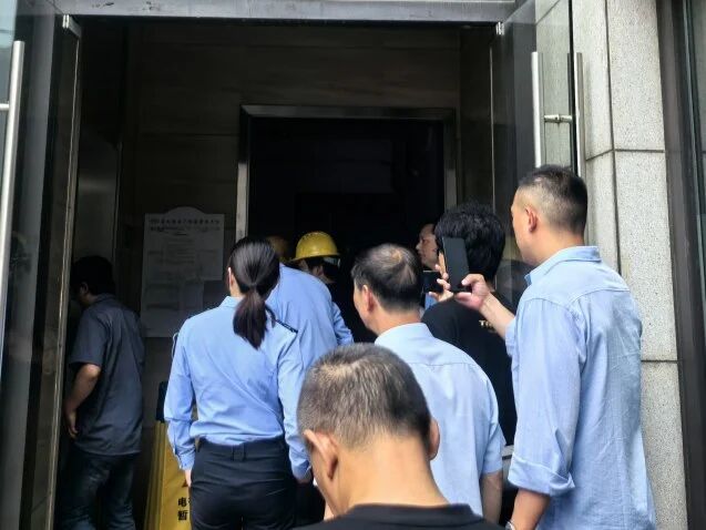 共和新路街道开展特种设备应急救援演练暨2026年安全生产宣传月系列活动 共和新路街道开展特种设备应急救援演练暨2026年安全生产宣传月系列活动
