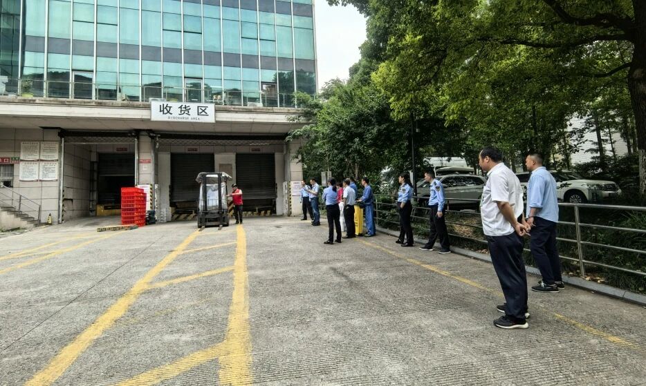 共和新路街道开展特种设备应急救援演练暨2026年安全生产宣传月系列活动 共和新路街道开展特种设备应急救援演练暨2026年安全生产宣传月系列活动
