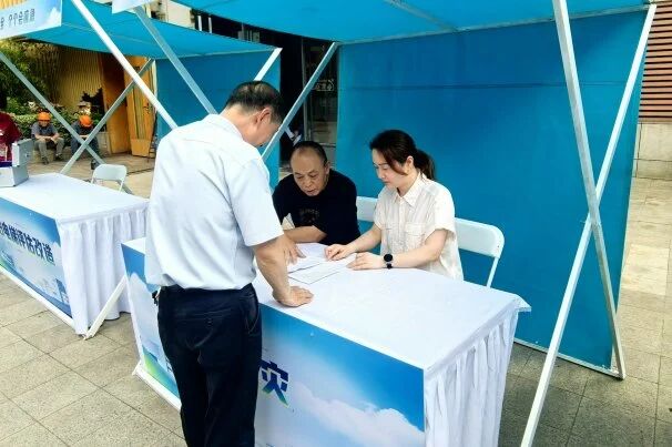 共和新路街道开展特种设备应急救援演练暨2026年安全生产宣传月系列活动 共和新路街道开展特种设备应急救援演练暨2026年安全生产宣传月系列活动