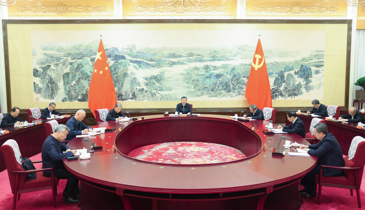 中共中央政治局召开民主生活会 习近平主持会议并发表重要讲话