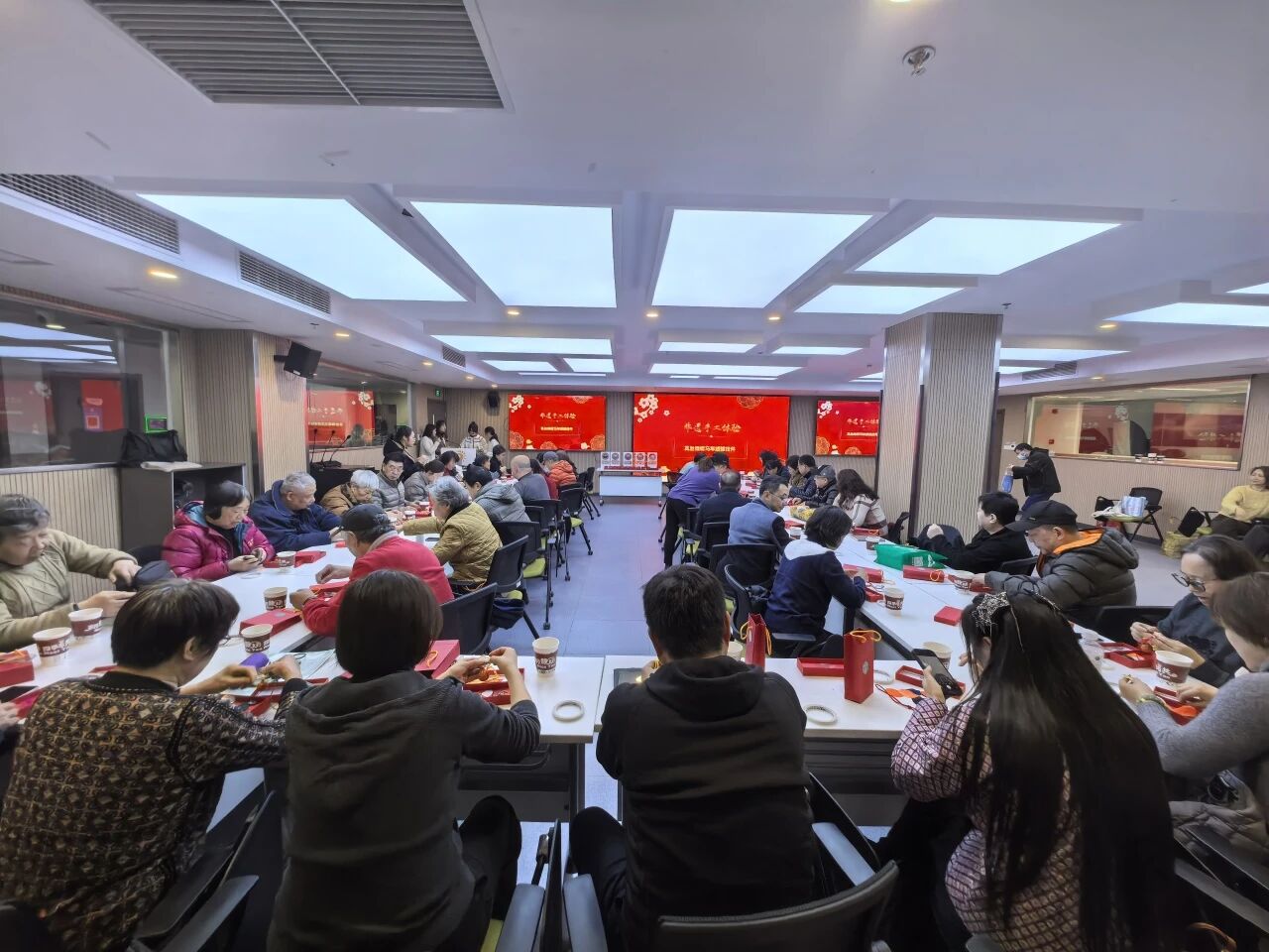 岁启新章万象新 聚力同心谱新篇——共和新路街道侨联、民族联分会举办迎新团拜会暨年度工作总结会