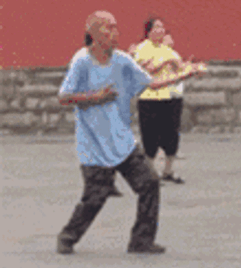 静安新闻 直播静安你造吗     广场舞大军的步伐啦!