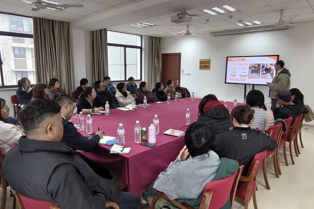 “银龄守护•安全护航”共和新路街道开展养老服务突出问题专项整治暨风险预防与处置专项培训