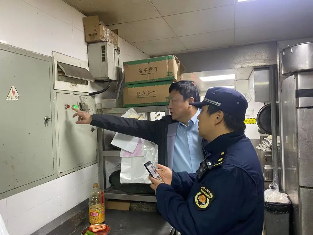 餐饮油烟怎么管？发现一个，规范一个！