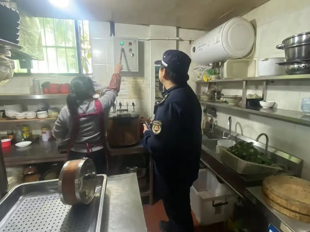 餐饮油烟怎么管？发现一个，规范一个！