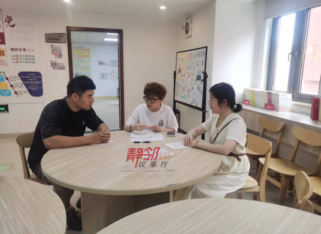 “90后”“小卷毛”书记来啦！居民：靠谱吗？搞时尚的？→热心肠！雷厉风行！｜我在街区当书记