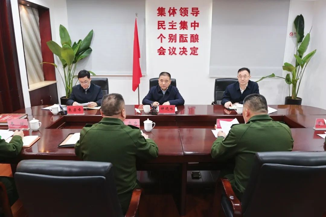 区委书记钟晓咏调研区人武部 区委书记钟晓咏调研区人武部