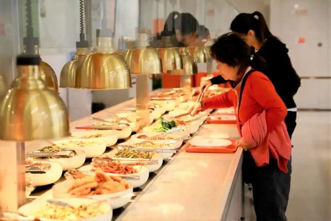 如何让社区长者食堂长久“飘香”？静安的TA们在不停探索……丨静邻·民生