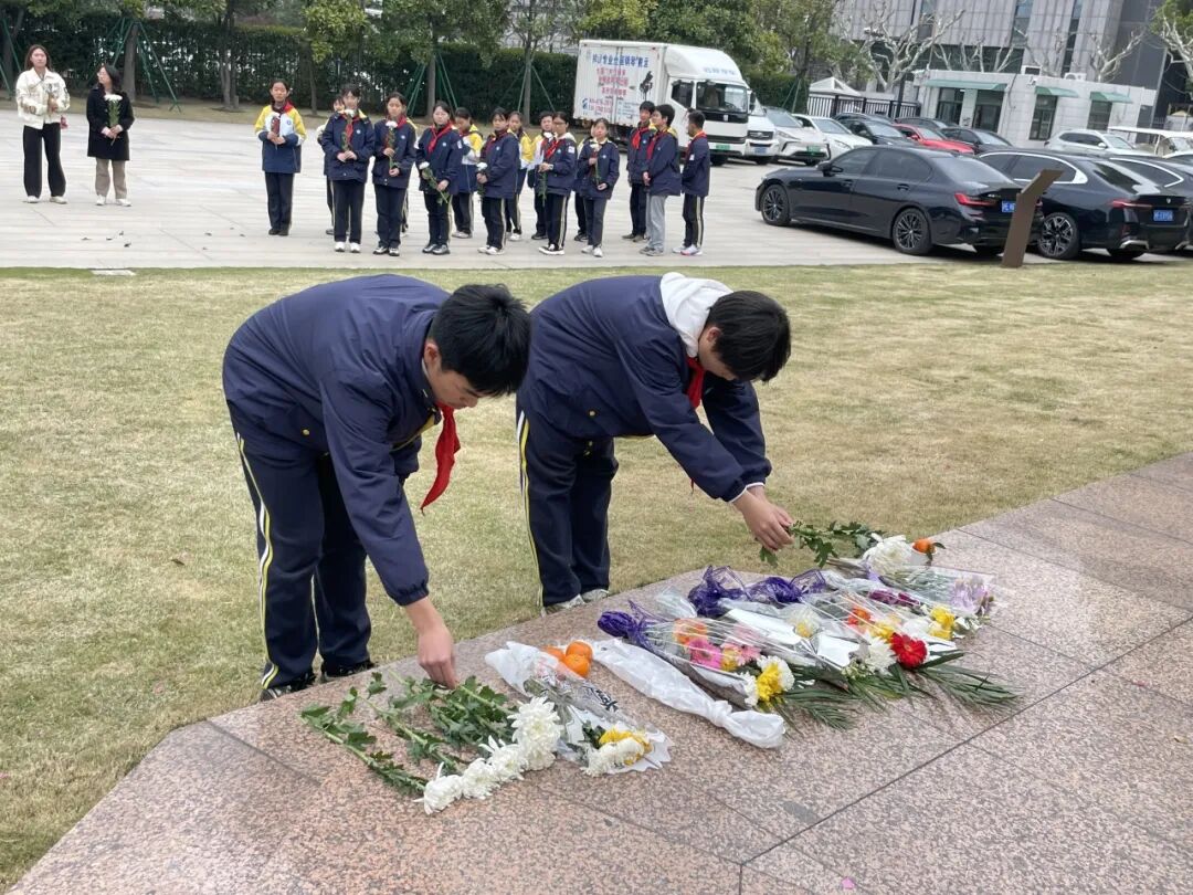缅怀英烈守初心 赓续血脉担使命 | 静安区各校开展“清明祭英烈”活动 缅怀英烈守初心 赓续血脉担使命 | 静安区各校开展“清明祭英烈”活动