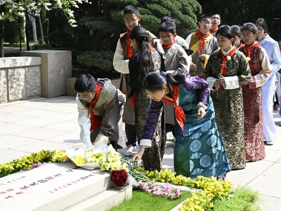 缅怀英烈守初心 赓续血脉担使命 | 静安区各校开展“清明祭英烈”活动 缅怀英烈守初心 赓续血脉担使命 | 静安区各校开展“清明祭英烈”活动