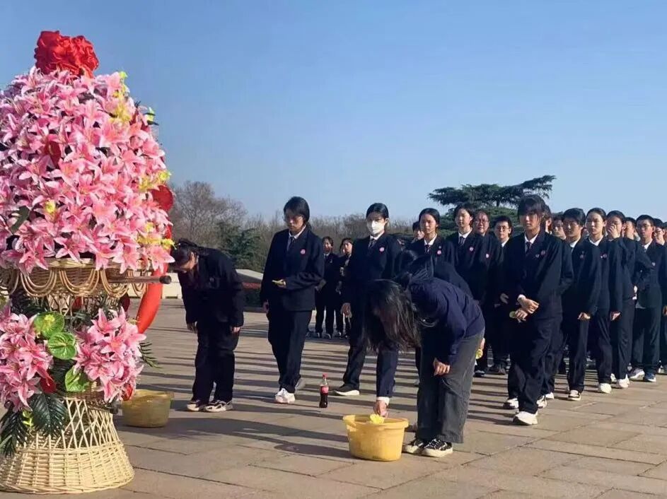 缅怀英烈守初心 赓续血脉担使命 | 静安区各校开展“清明祭英烈”活动 缅怀英烈守初心 赓续血脉担使命 | 静安区各校开展“清明祭英烈”活动