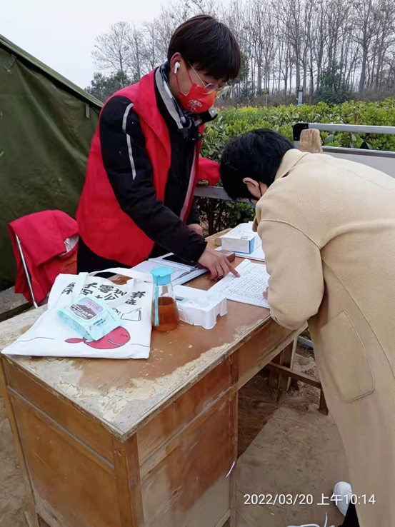 守"沪"战"疫",上海大学生志愿者冲锋在前