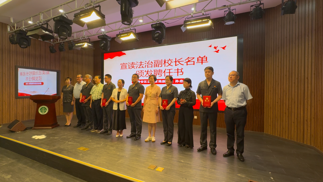哈工大老师驻校、奥运冠军“开学寄语”……静安学子迎来新学年“开学第一课”