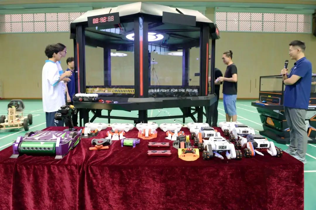 哈工大老师驻校、奥运冠军“开学寄语”……静安学子迎来新学年“开学第一课”