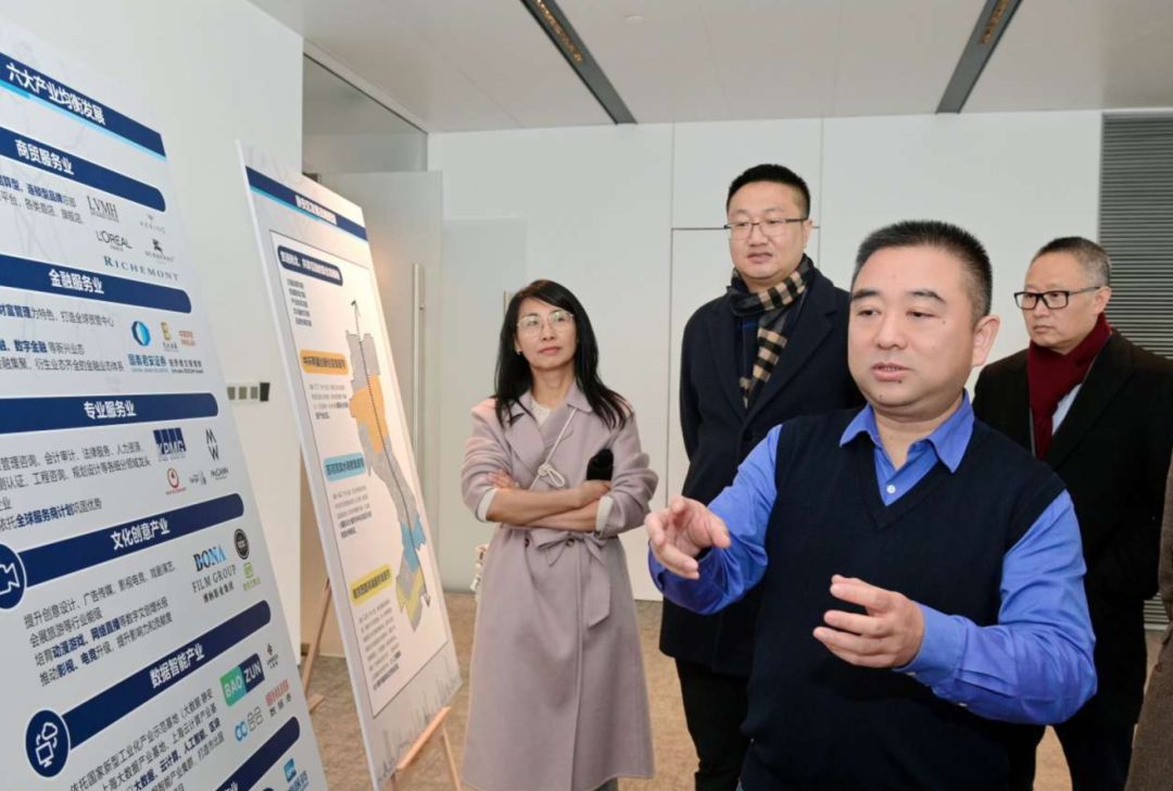 区委书记钟晓咏调研苏河湾地区规划建设等情况