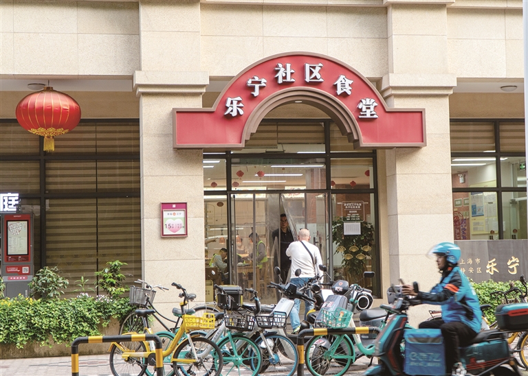 其中,主要面向本市老年群体提供助餐服务的社区食堂,更是委员们履职