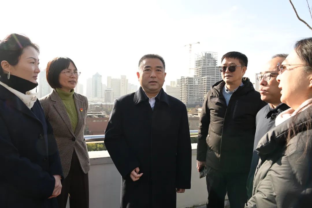 区领导检查学校开学工作