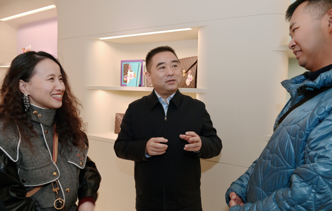 区委书记钟晓咏调研“巨富长”商业业态布局及入驻品牌发展情况