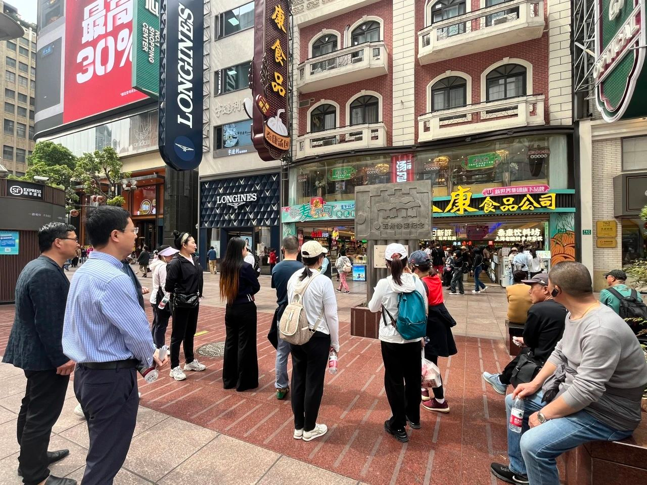 行走人民城市，致敬工运百年——共和新路街道开展红色工运Citywalk活动