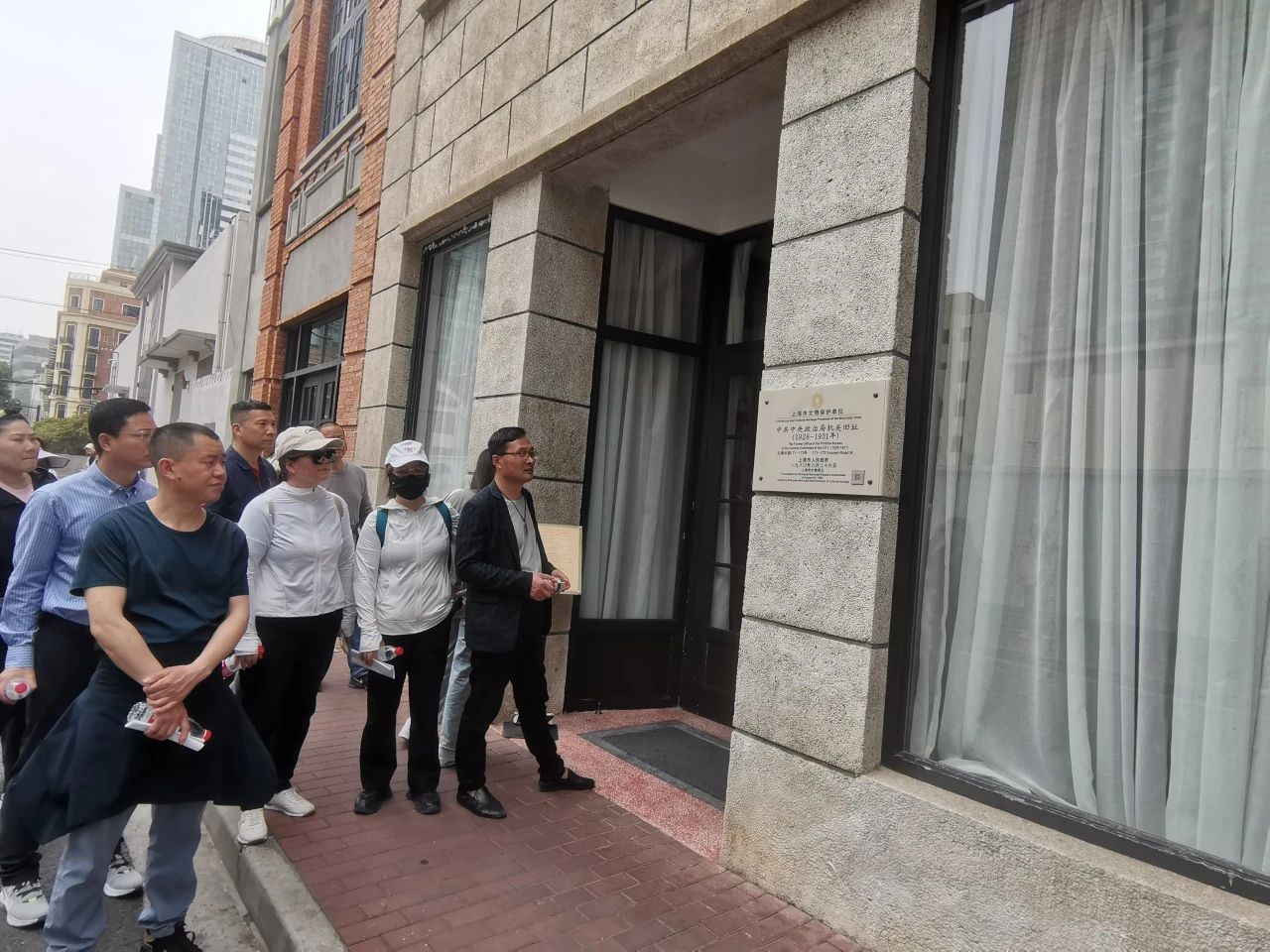 行走人民城市，致敬工运百年——共和新路街道开展红色工运Citywalk活动
