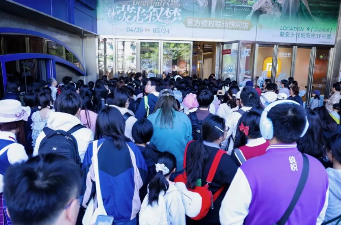 320万客流挤爆三大商圈，销售合计增幅高达44.3%……静安这个“五一”为何如此吸睛、人旺！