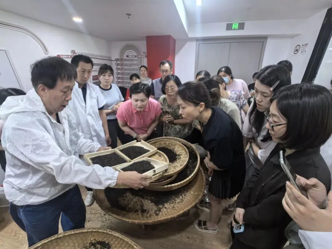 “茶”聚匠心,美美与“共”!共和新路街道开展静工联盟趣社团茶文化主题活动 “茶”聚匠心,美美与“共”!共和新路街道开展静工联盟趣社团茶文化主题活动