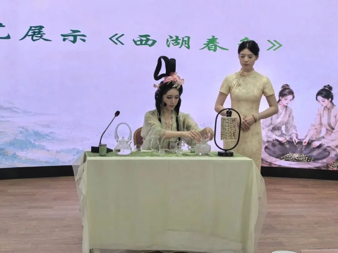 “茶”聚匠心,美美与“共”!共和新路街道开展静工联盟趣社团茶文化主题活动 “茶”聚匠心,美美与“共”!共和新路街道开展静工联盟趣社团茶文化主题活动
