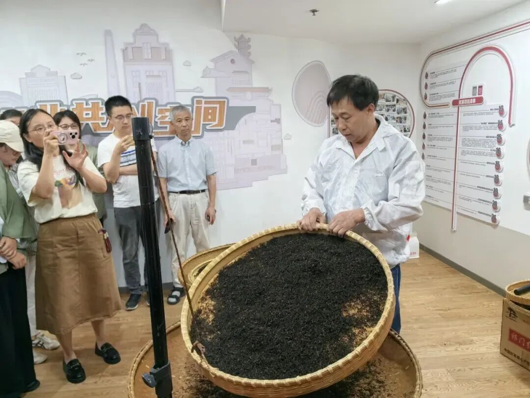“茶”聚匠心,美美与“共”!共和新路街道开展静工联盟趣社团茶文化主题活动 “茶”聚匠心,美美与“共”!共和新路街道开展静工联盟趣社团茶文化主题活动