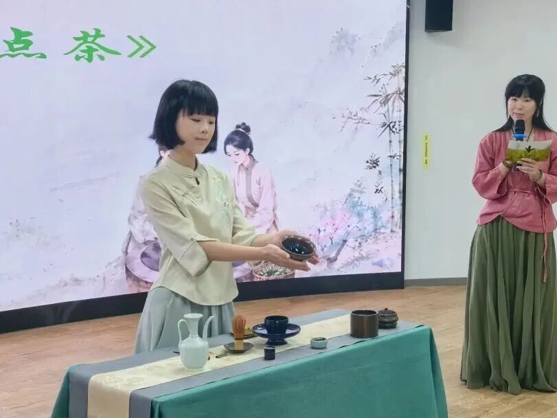 “茶”聚匠心,美美与“共”!共和新路街道开展静工联盟趣社团茶文化主题活动 “茶”聚匠心,美美与“共”!共和新路街道开展静工联盟趣社团茶文化主题活动