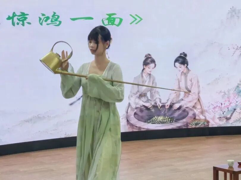 “茶”聚匠心,美美与“共”!共和新路街道开展静工联盟趣社团茶文化主题活动 “茶”聚匠心,美美与“共”!共和新路街道开展静工联盟趣社团茶文化主题活动