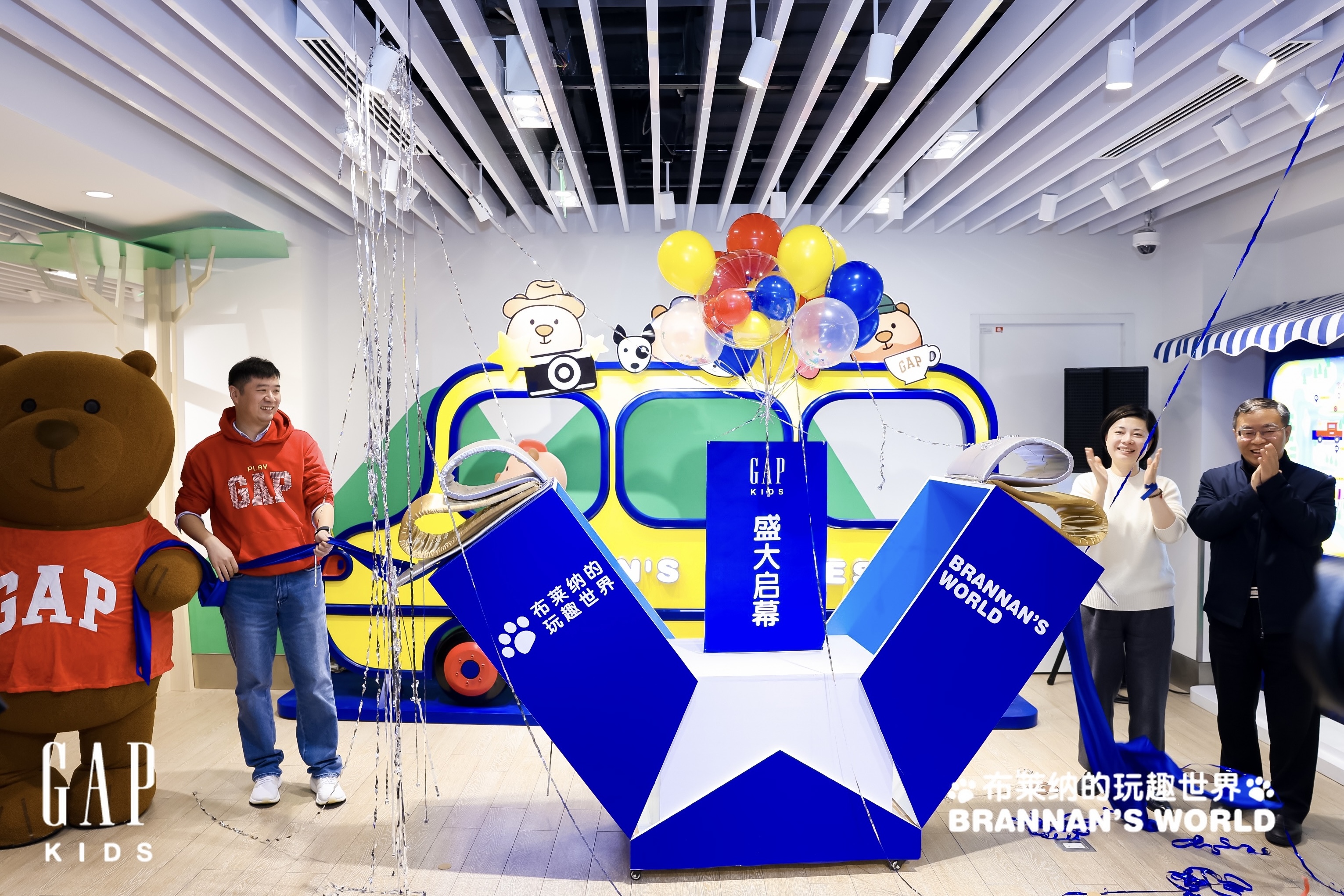 GAP全球首家亲子体验空间亮相南京西路