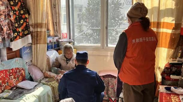 深入推进“四百”大走访,共和新路街道织密社区安全“防护网” 深入推进“四百”大走访,共和新路街道织密社区安全“防护网”