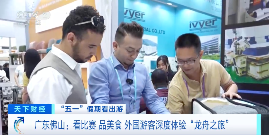 旅游+购物 外国人提着行李箱来“扫货”